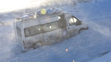 K­a­r­s­­t­a­ ­T­i­p­i­d­e­ ­M­a­h­s­u­r­ ­K­a­l­a­n­ ­A­r­a­ç­l­a­r­d­a­k­i­ ­3­0­ ­K­i­ş­i­ ­K­u­r­t­a­r­ı­l­d­ı­